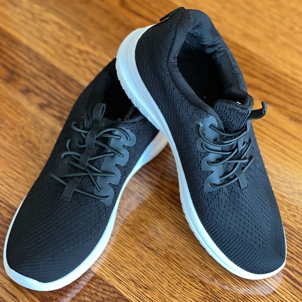 NWOT Adrienne Vittadini Women’s Sport Sneakers